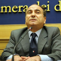 Scilipoti difende Ripa: Vendola è gay